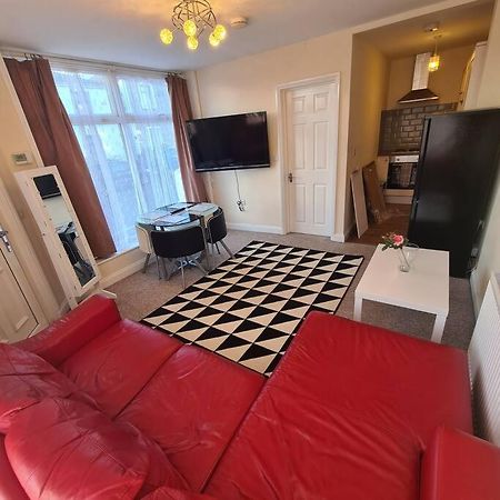 Groundfloor One Bedroom Apartment Райд Екстер'єр фото
