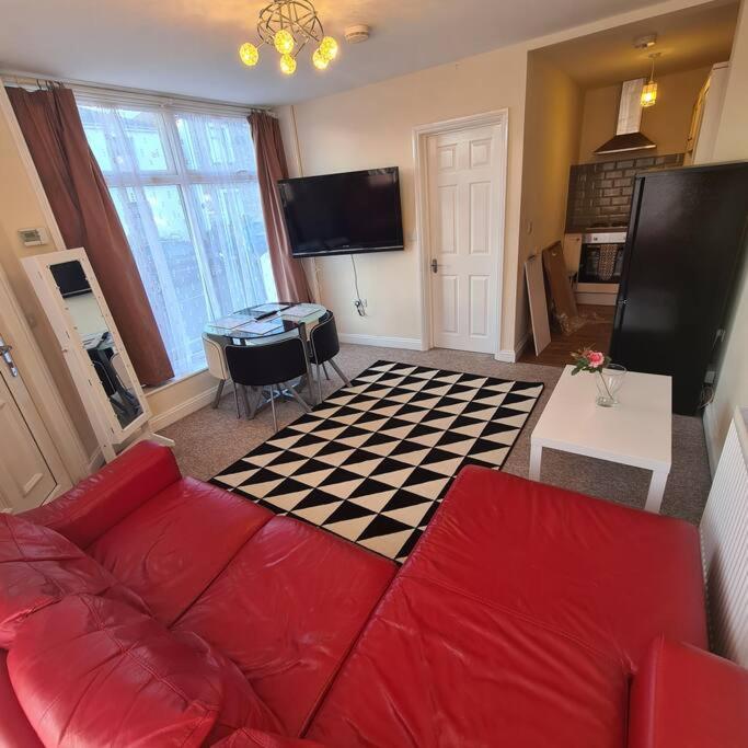 Groundfloor One Bedroom Apartment Райд Екстер'єр фото