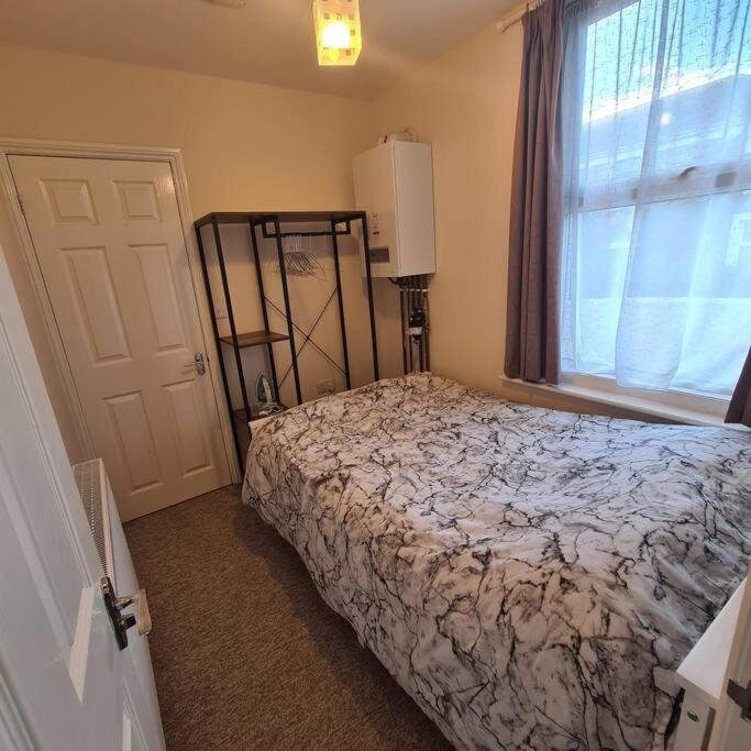 Groundfloor One Bedroom Apartment Райд Екстер'єр фото